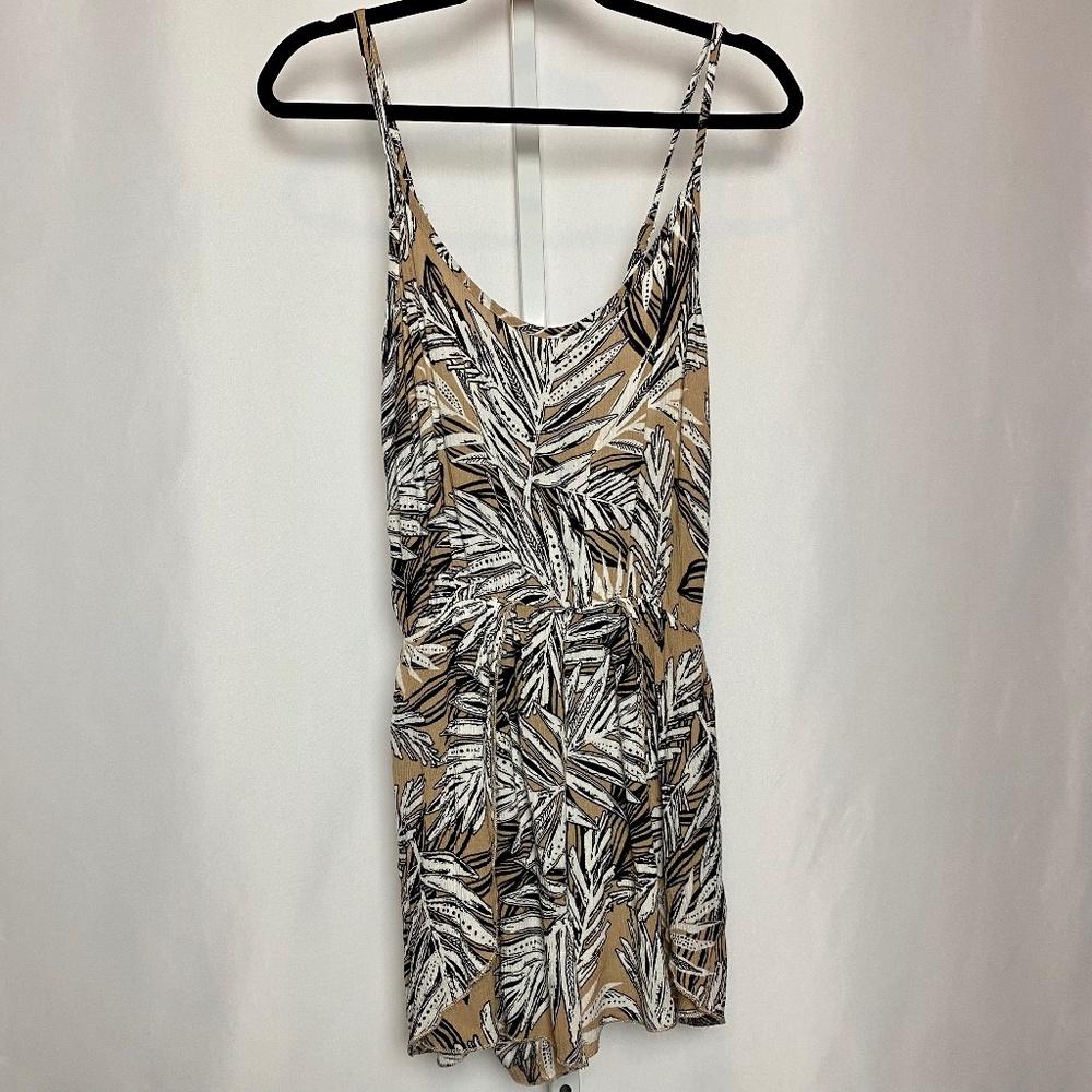 💙5/$15 Luz Womenʻs Spaghetti Strap Tan | Black Floral Wrap Front Romper M/L